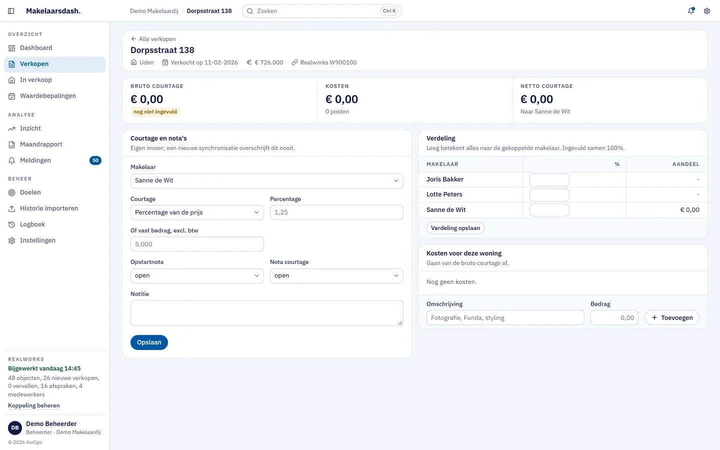 De pagina van één verkoop in Makelaarsdash met bruto courtage, kosten, netto courtage, het courtageformulier en de verdeling over makelaars